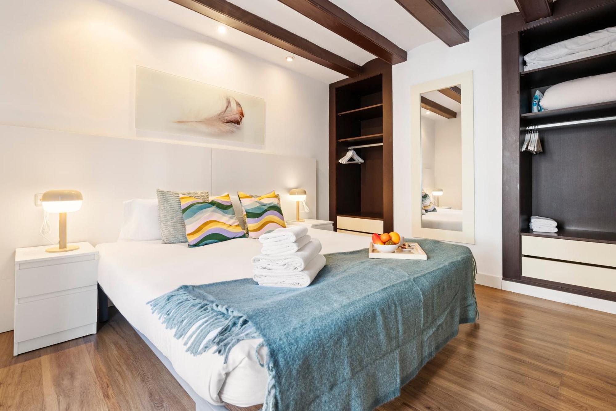 Lodging Apartments Liceu 11 Barcelona Luaran gambar